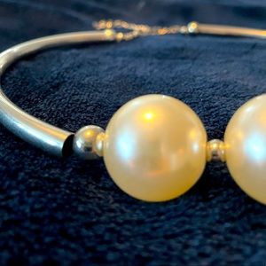 Pearl and silver style fashion necklace